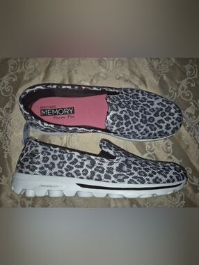 🔥New Skechers Dazzle 11 US GOwalk Slip-on Mesh Sneakers Travel Black Leopard